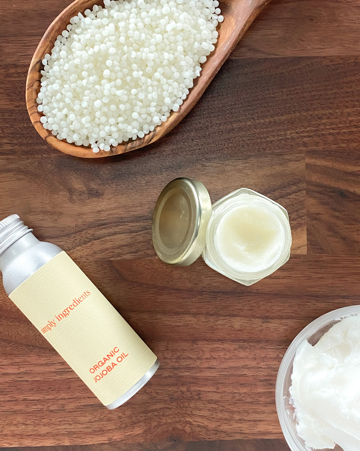 Nourishing Balm formula with beeswax, shea butter and jojoba oil